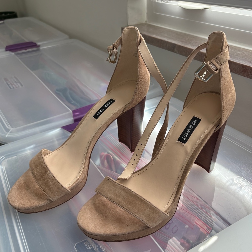 Nine West‎ Tan suede heels Womens Size 9.5 Nude Neutral